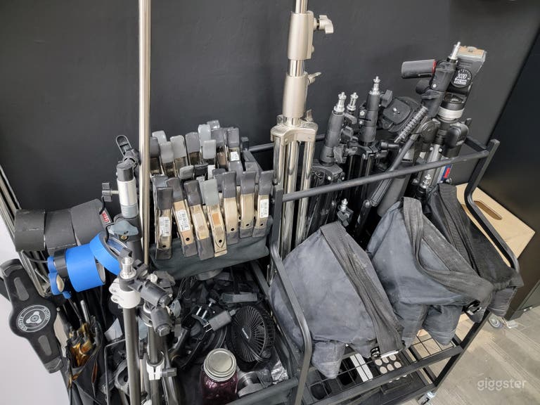  Roomy Warehouse Studio with Cyclorama Wall 