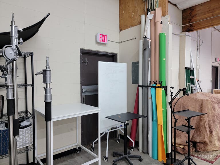  Roomy Warehouse Studio with Cyclorama Wall 