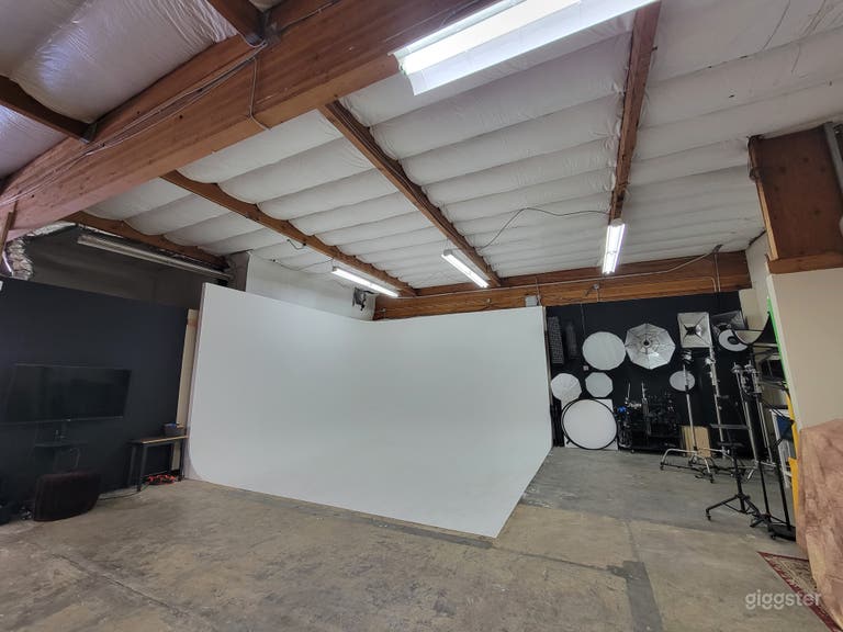  Roomy Warehouse Studio with Cyclorama Wall 
