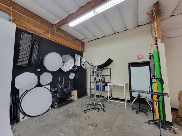  Roomy Warehouse Studio with Cyclorama Wall 