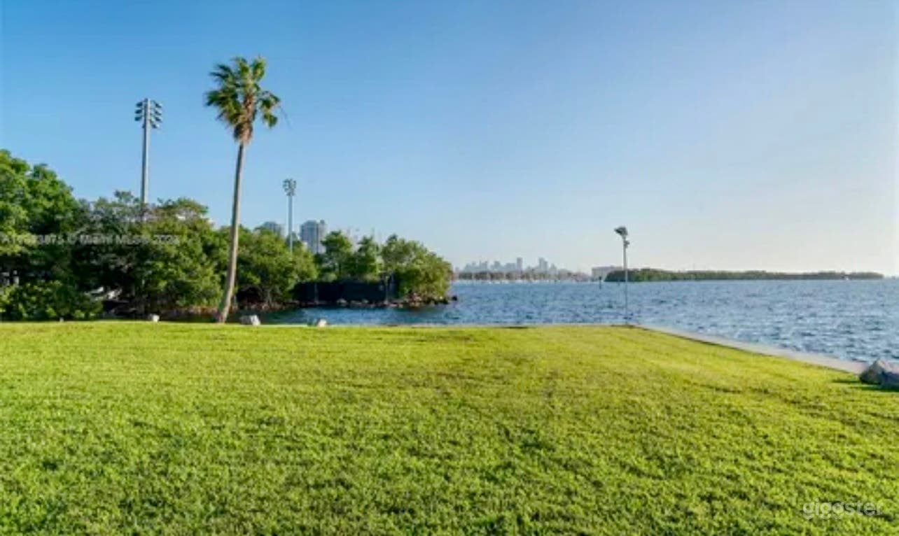 The Grove: Historic Luxury by the Water Photo 4