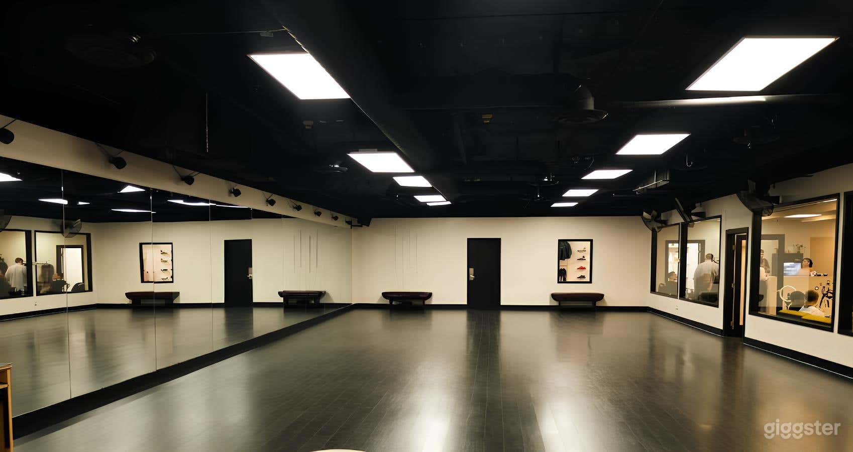 Large Dance Studio - "Meneo Room" Photo 2