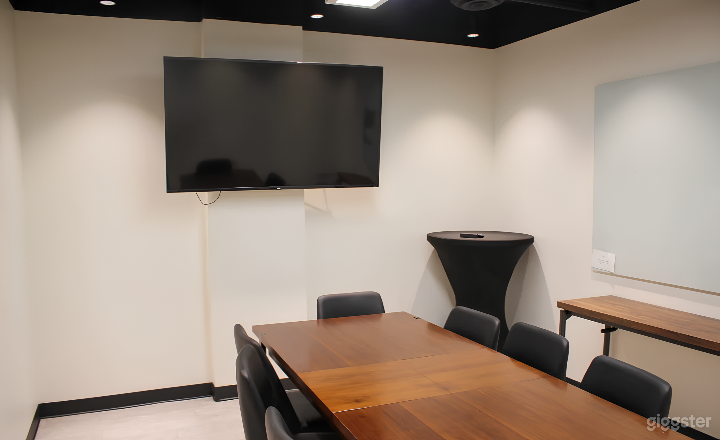 Conference Room C (up to 8 people) Photo 2