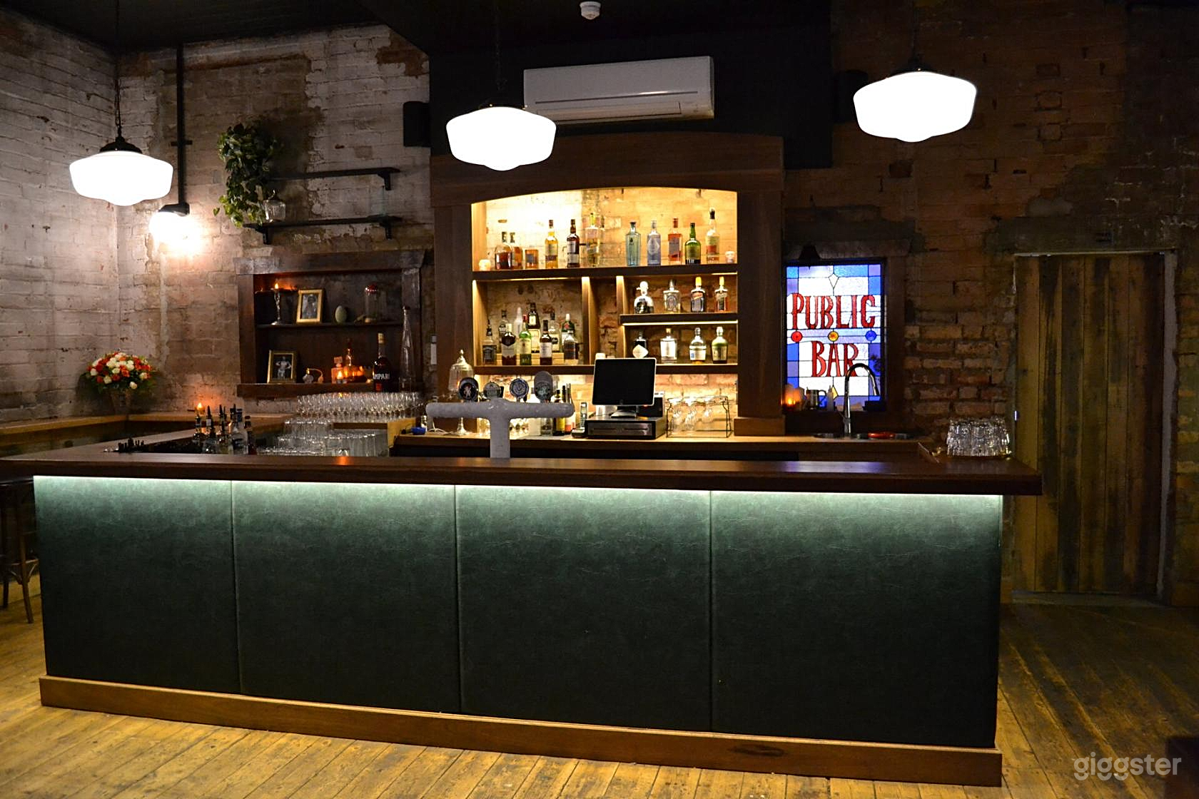 PRIVATE FUNCTION ROOM Photo 4