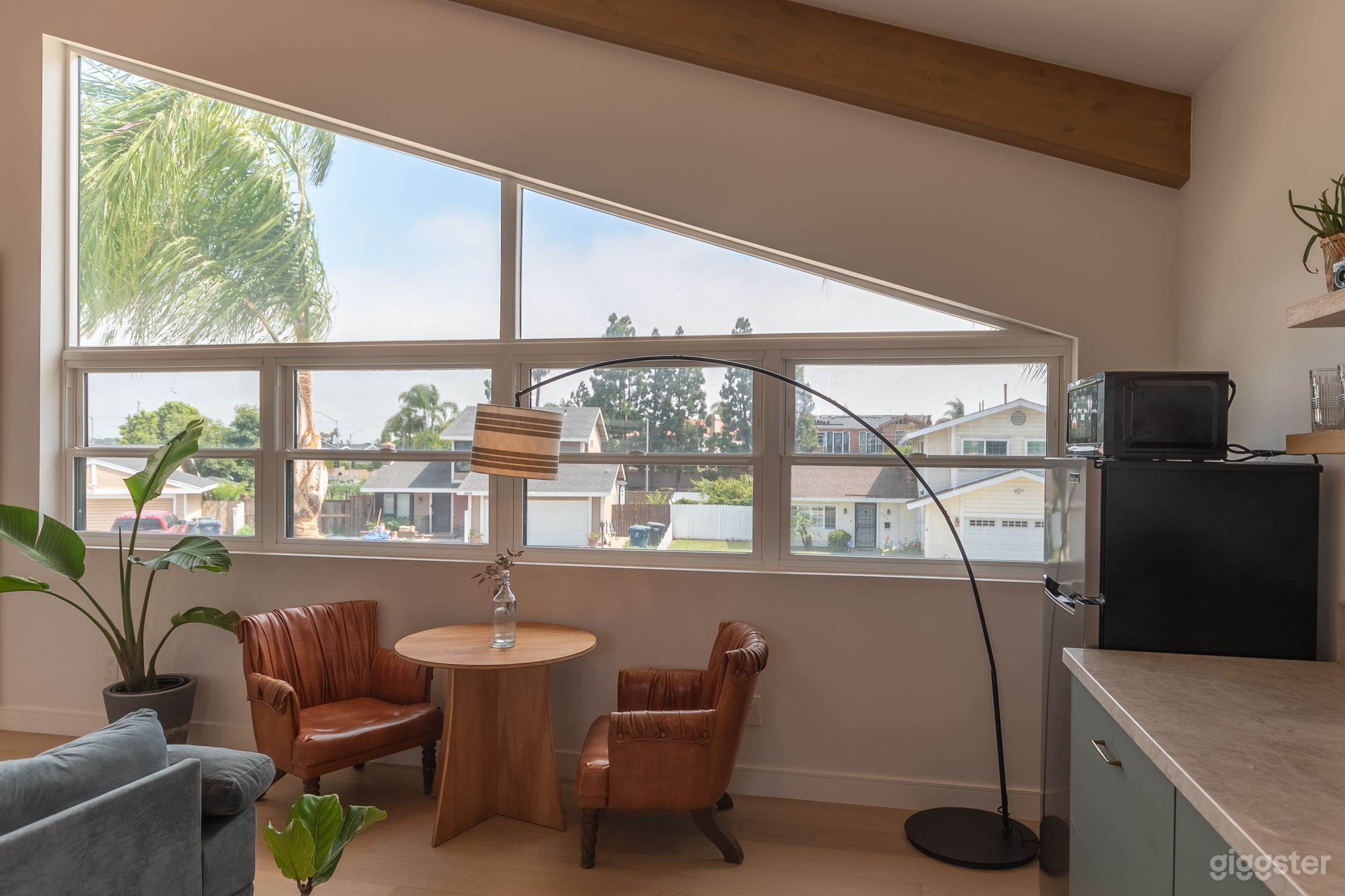 Spacious Loft with Abundant Natural Light &amp; Garden Photo 3