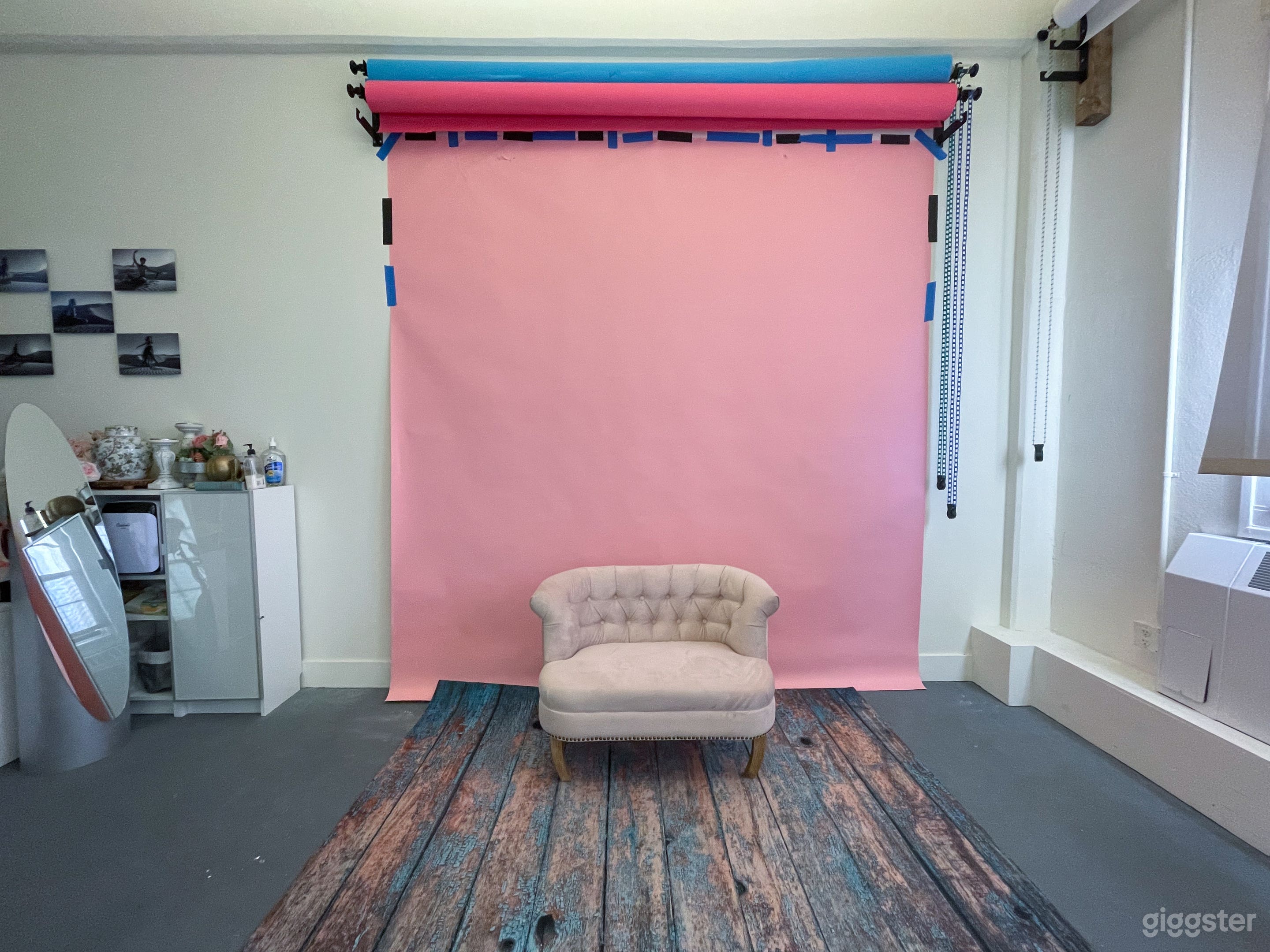 Seamless backdrops on the South wall