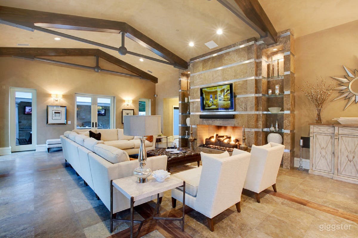 Classic Mansion Residence with Embassy Ambience Photo 2