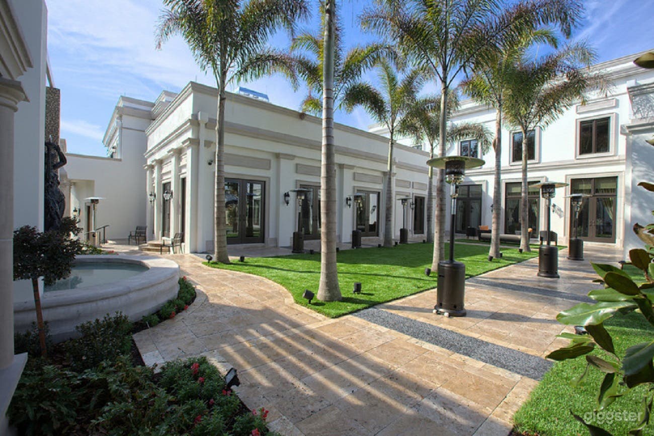 Classic Mansion Residence with Embassy Ambience Photo 1