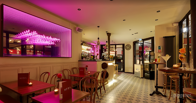  Bistro parisien chic et bar à cocktails néon moderne 