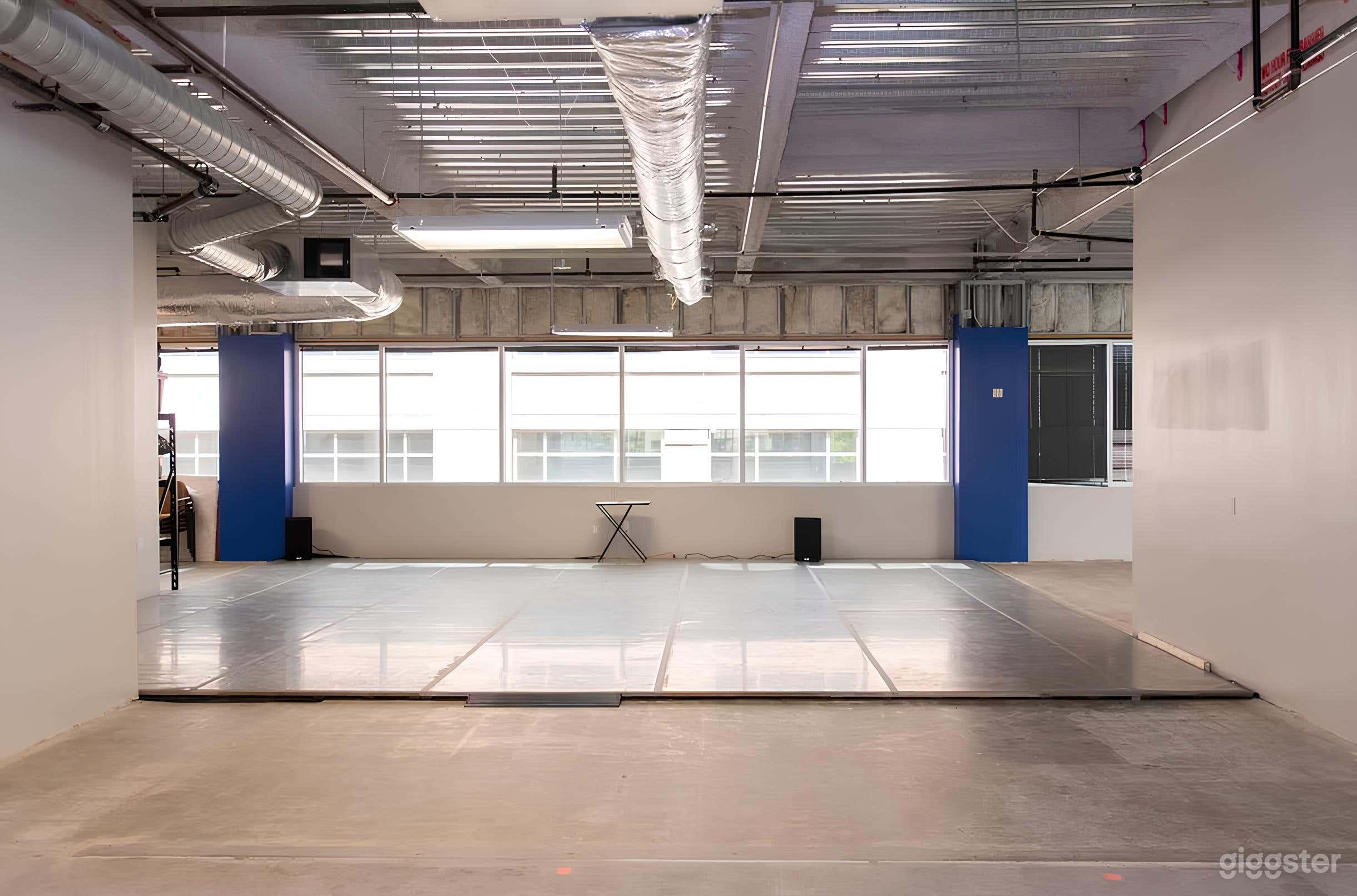 Bright Studio Photo 1