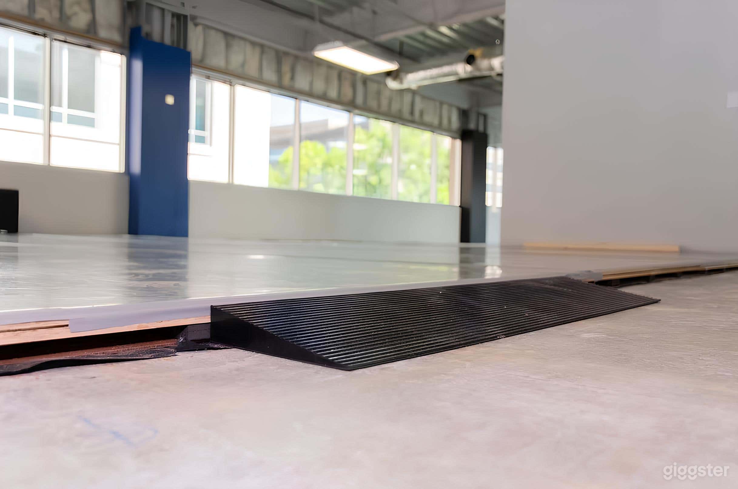 Bright Studio Photo 4