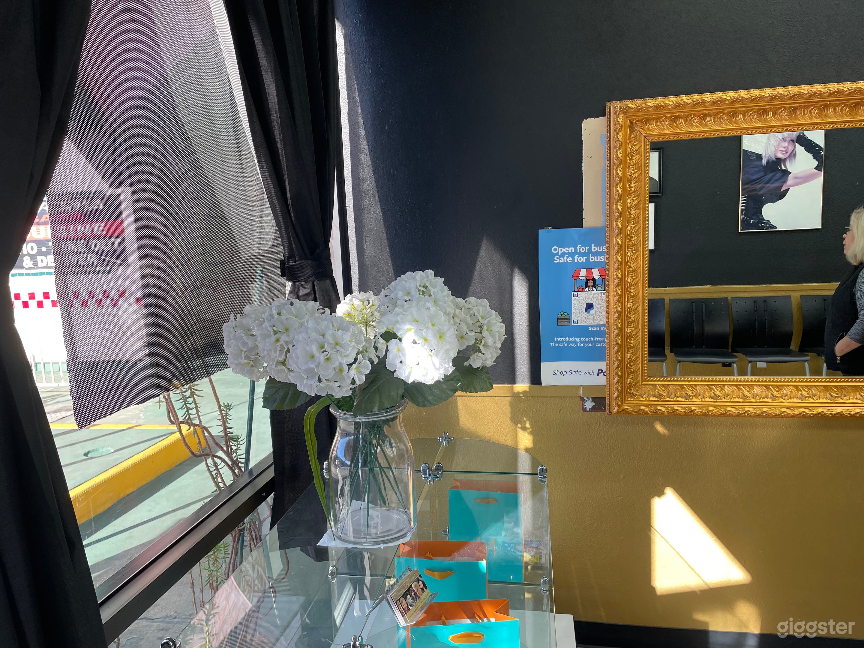 Hair Salon with Black Interior Photo 4