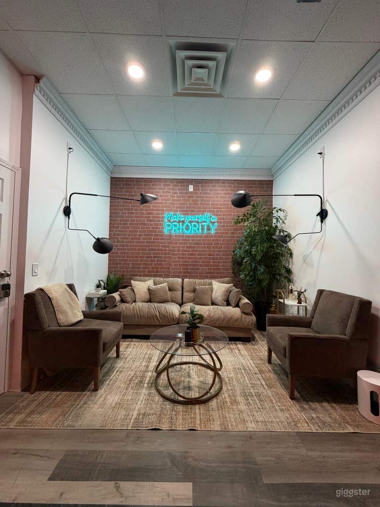  Podcast & Interview Set | Cozy Brick Wall & Neon Sign 
