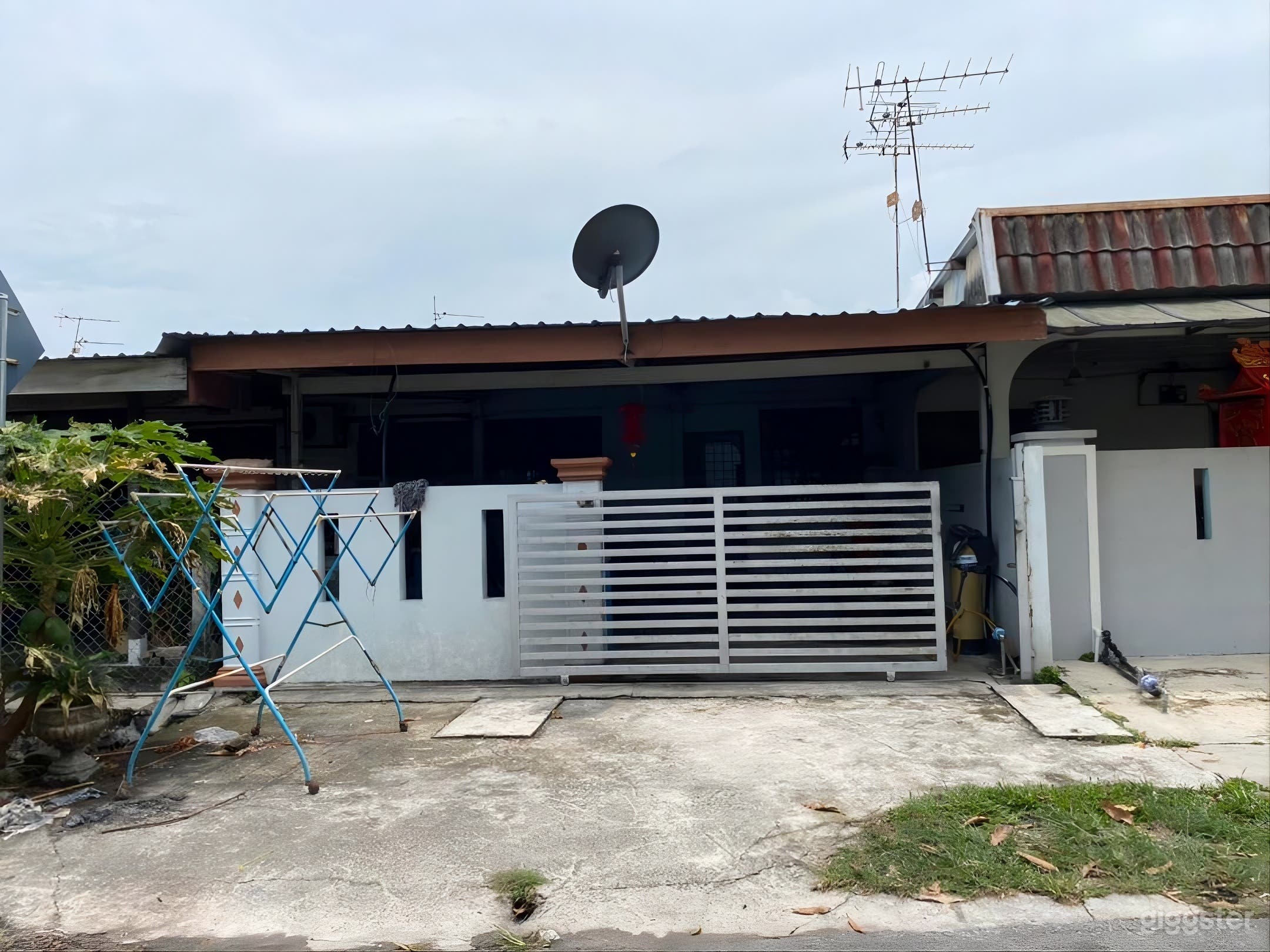 Simple & Versatile 3-Bedroom Home for filming Photo 1