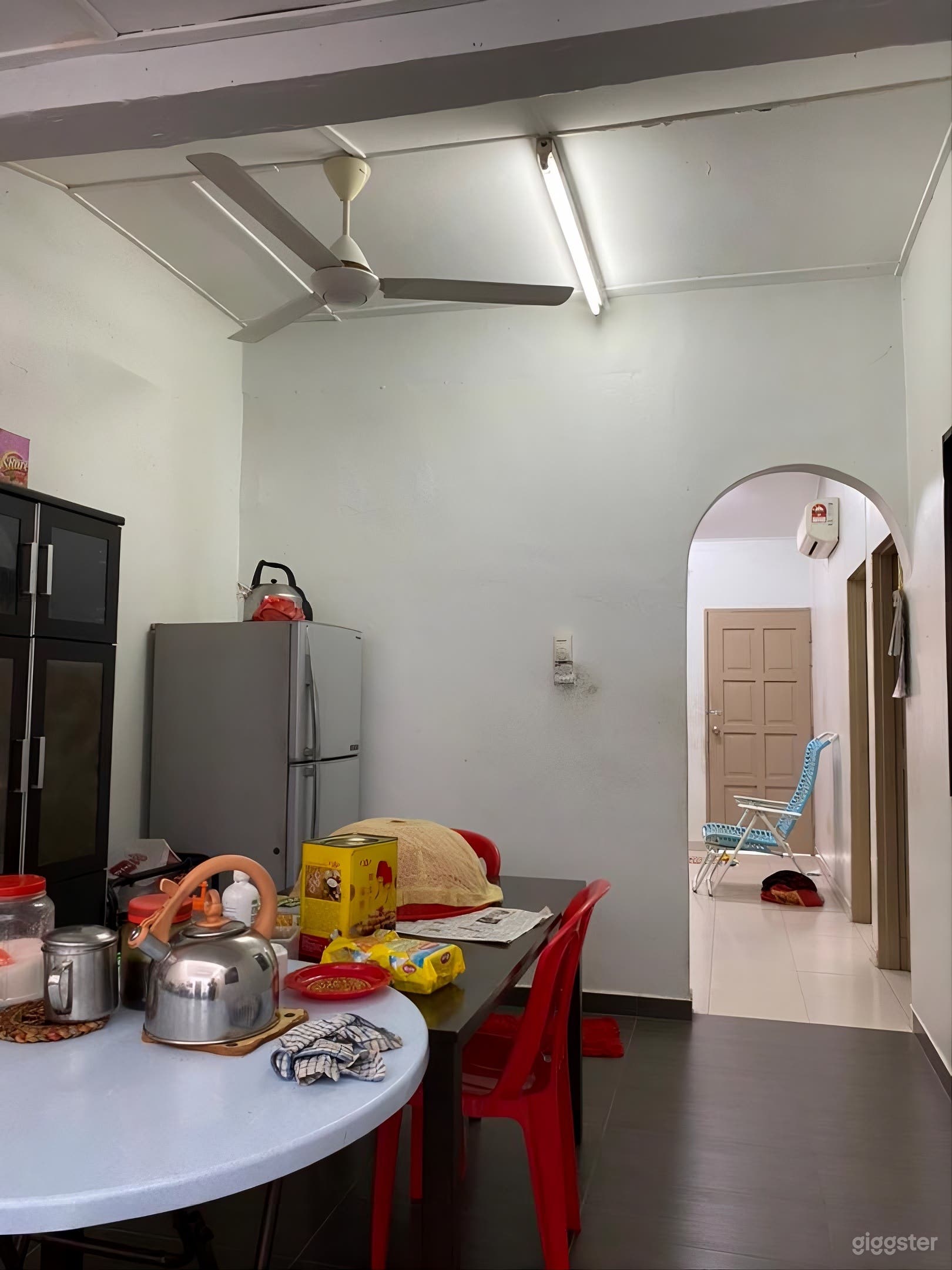Simple & Versatile 3-Bedroom Home for filming Photo 3