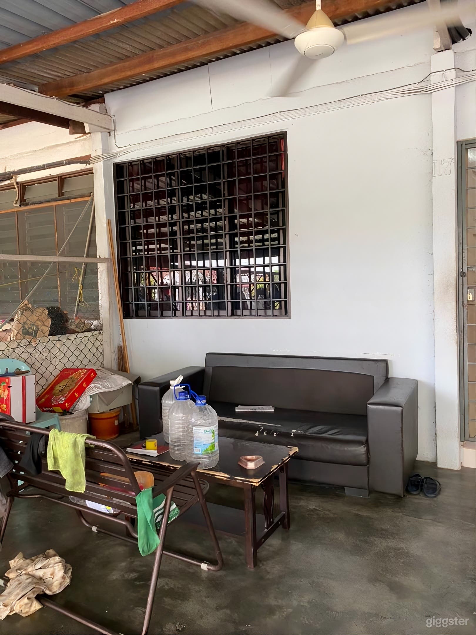 Simple & Versatile 3-Bedroom Home for filming Photo 2