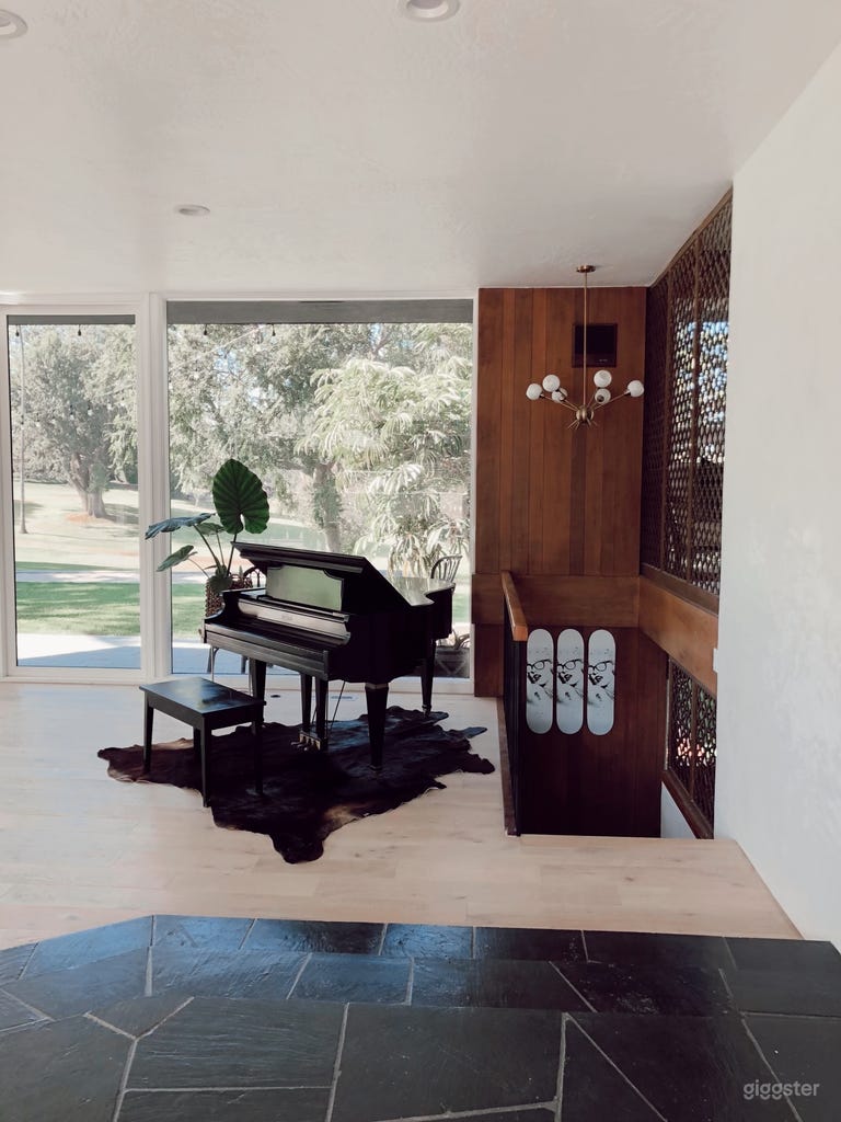  Newly Renovated Costa Home 