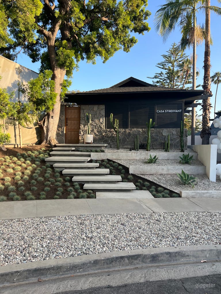  Newly Renovated Costa Home 