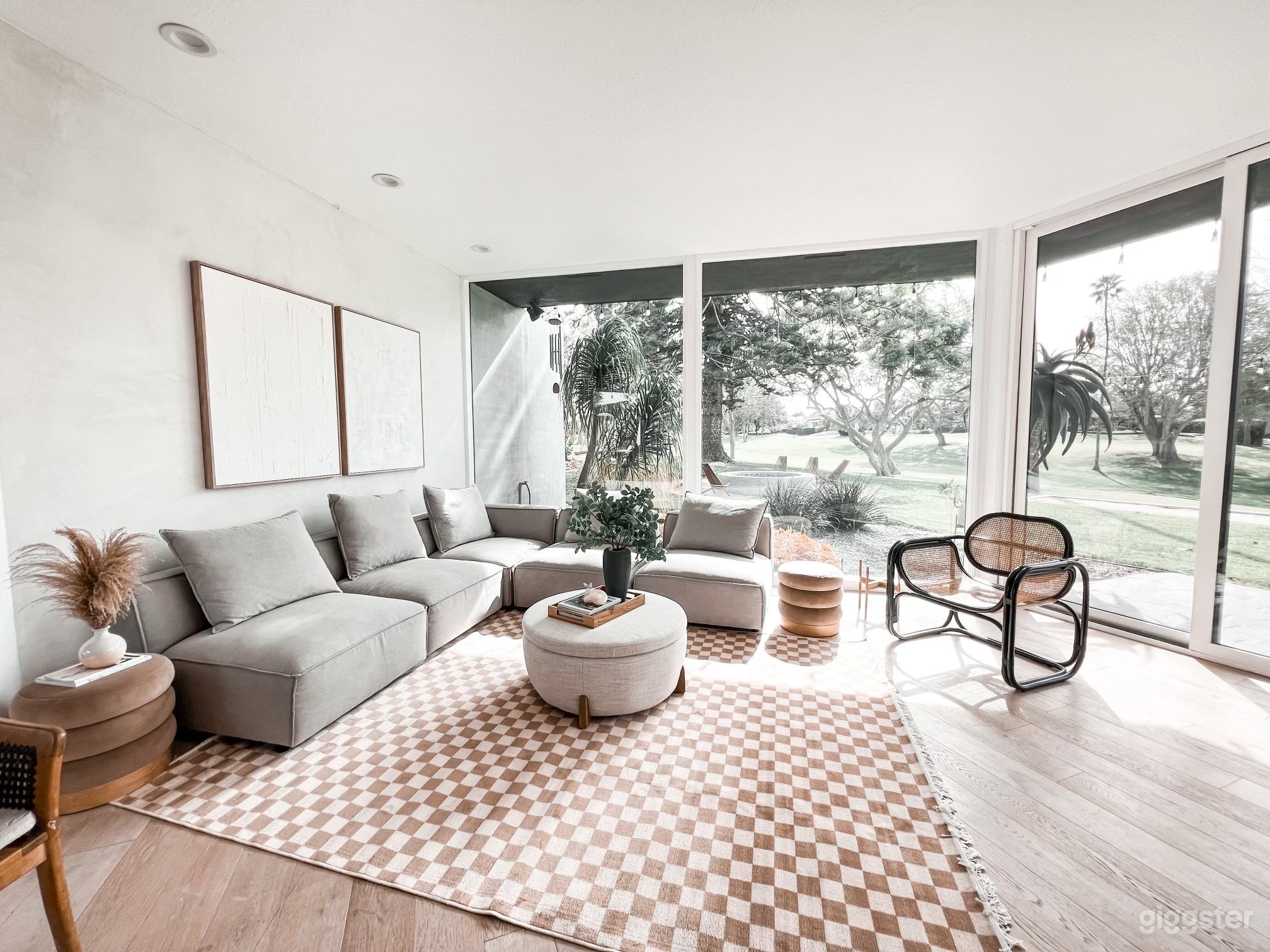 Newly Renovated Costa Home Photo 1