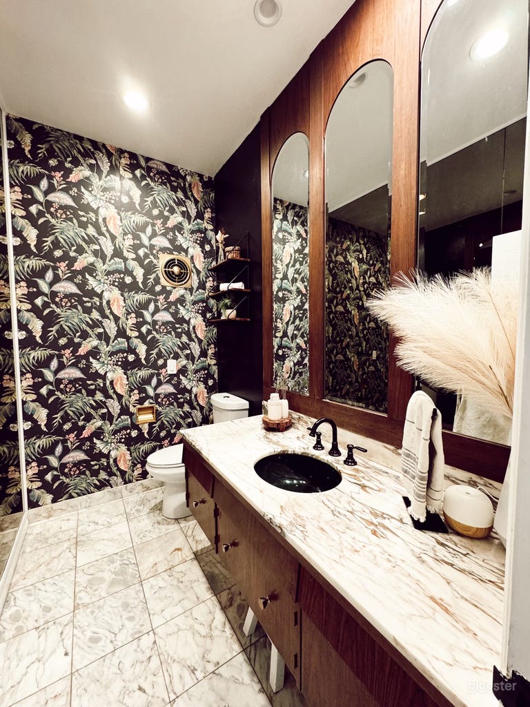  Newly Renovated Costa Home 