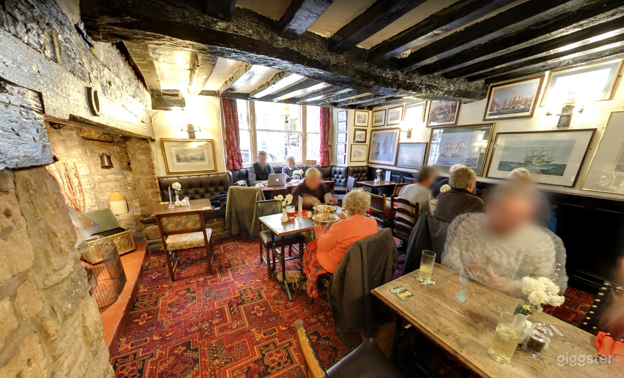  Main Bar &amp; Lounge Photo 4