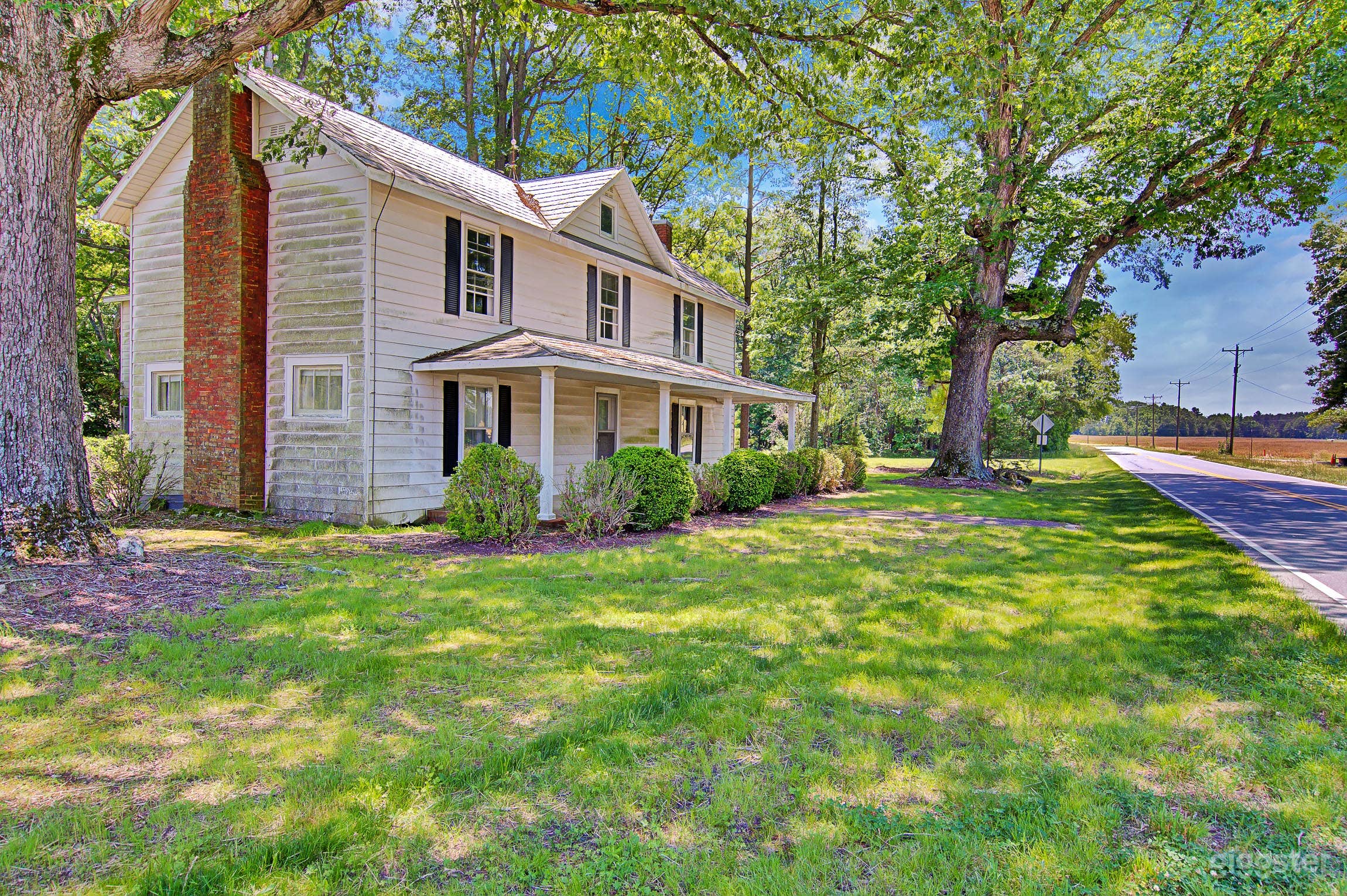 Historic Farmhouse and Grounds for Photos / Film Photo 3