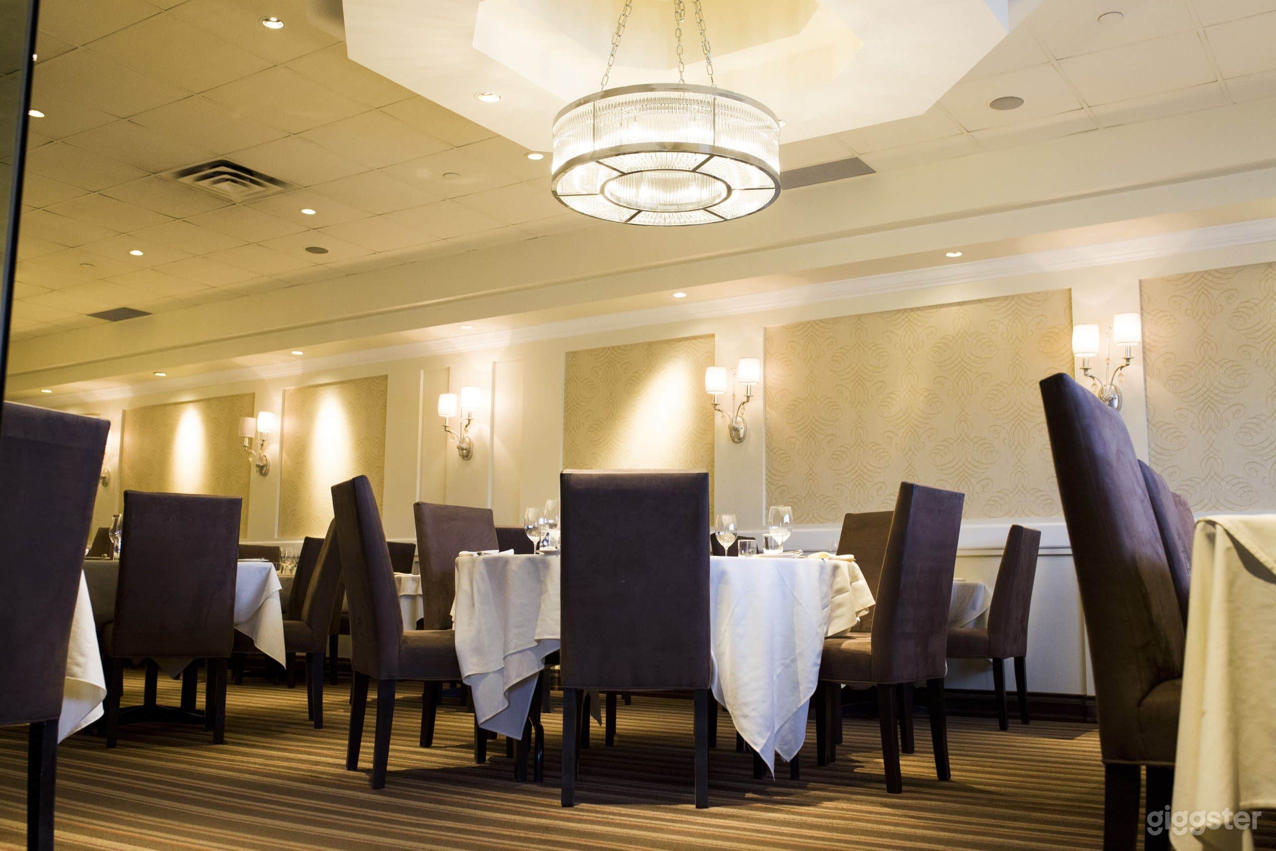 Small room in Italian restaurant in Toronto Photo 1