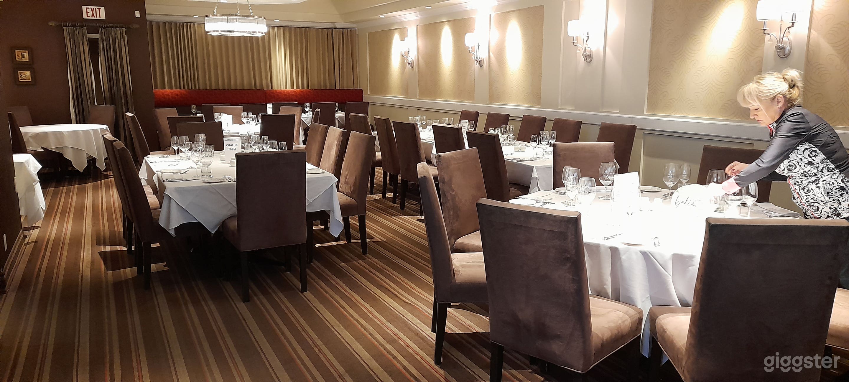 Small room in Italian restaurant in Toronto Photo 4