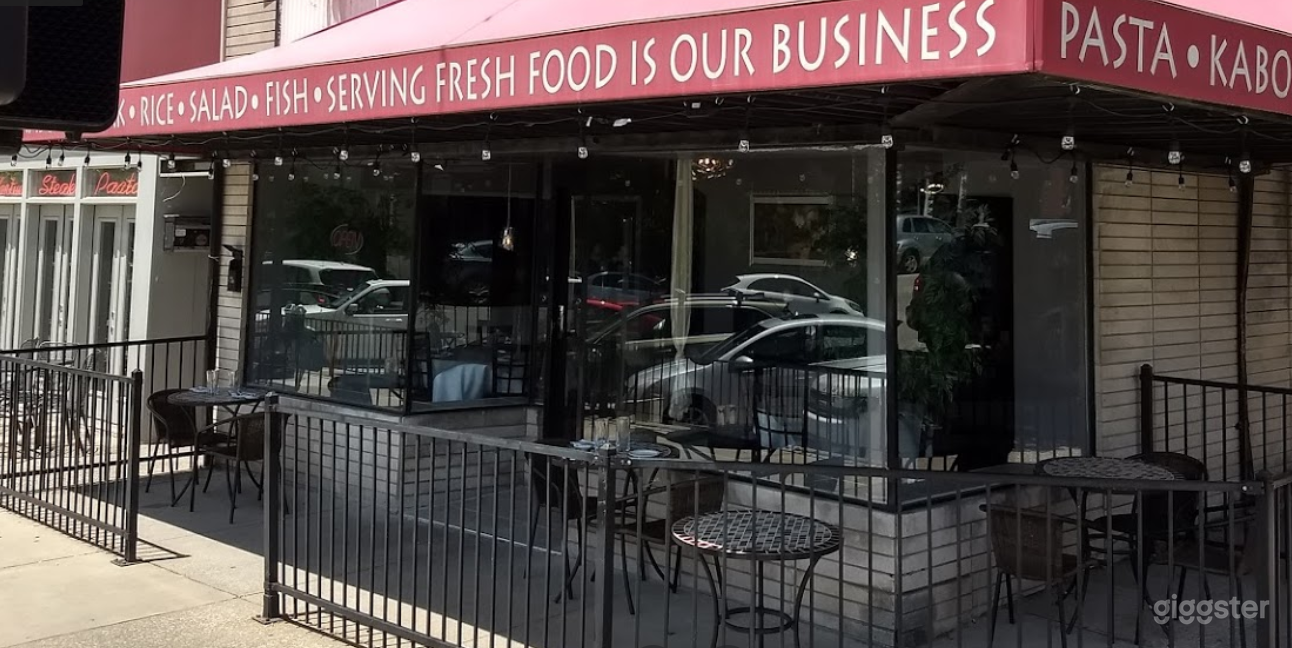 Classic Outdoor Dining for Small Parties  Photo 3