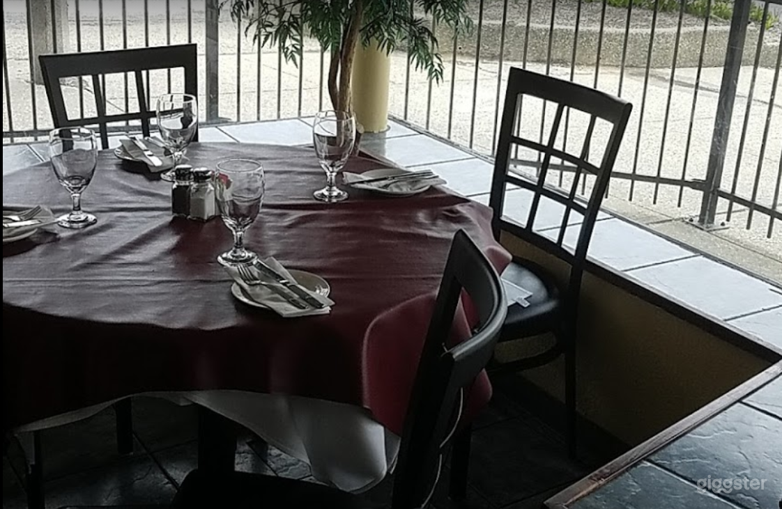 Classic Outdoor Dining for Small Parties  Photo 4