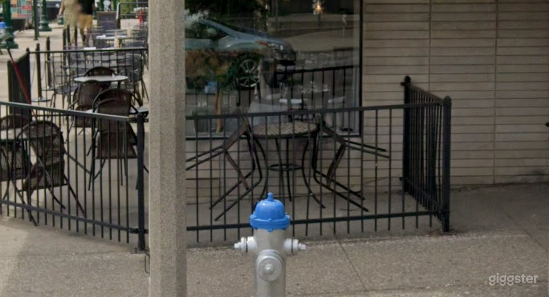 Classic Outdoor Dining for Small Parties  Photo 2