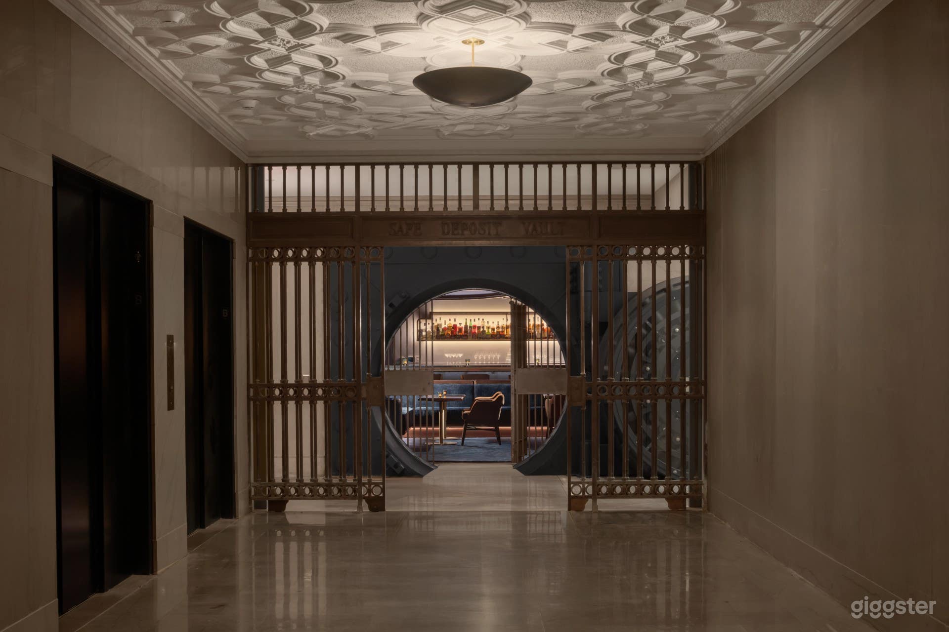 The Vault Bar & Lounge Photo 4