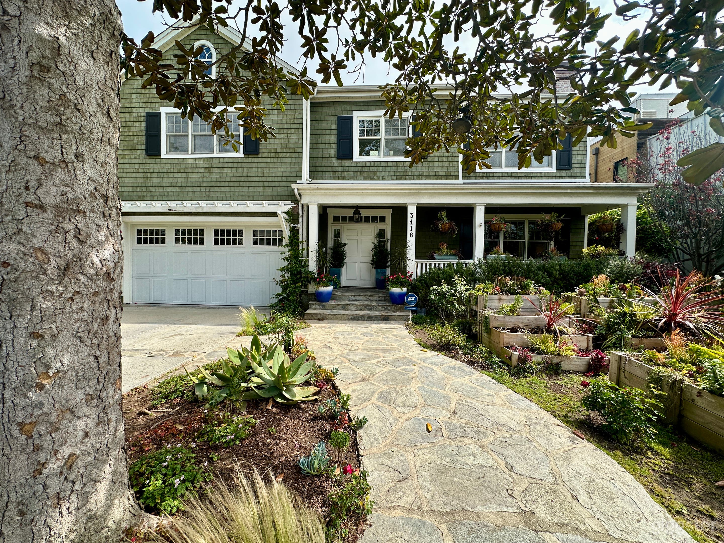 Cape Cod Comfort: Spacious Home & Ample Parking Photo 3