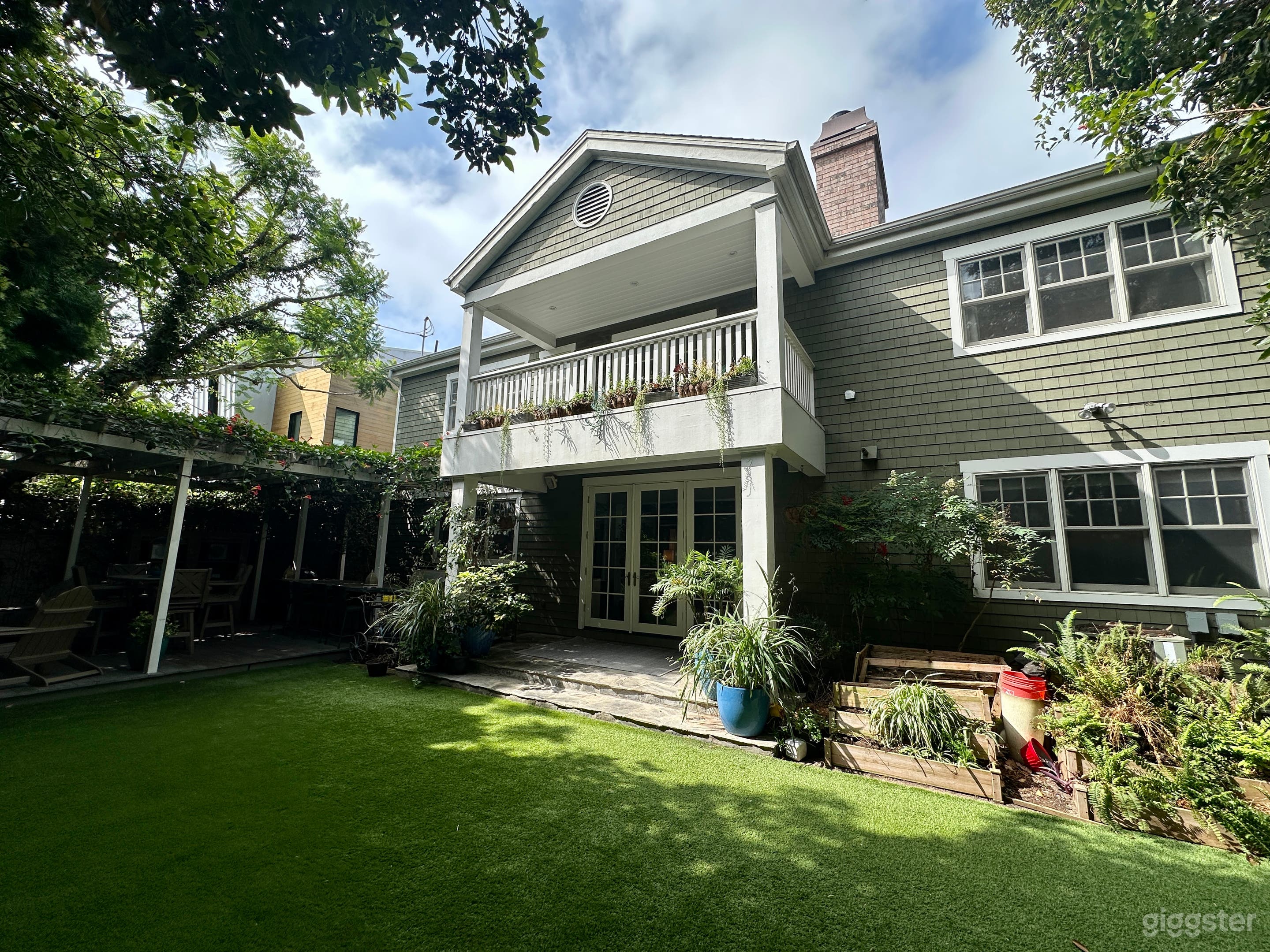 Cape Cod Comfort: Spacious Home & Ample Parking Photo 2