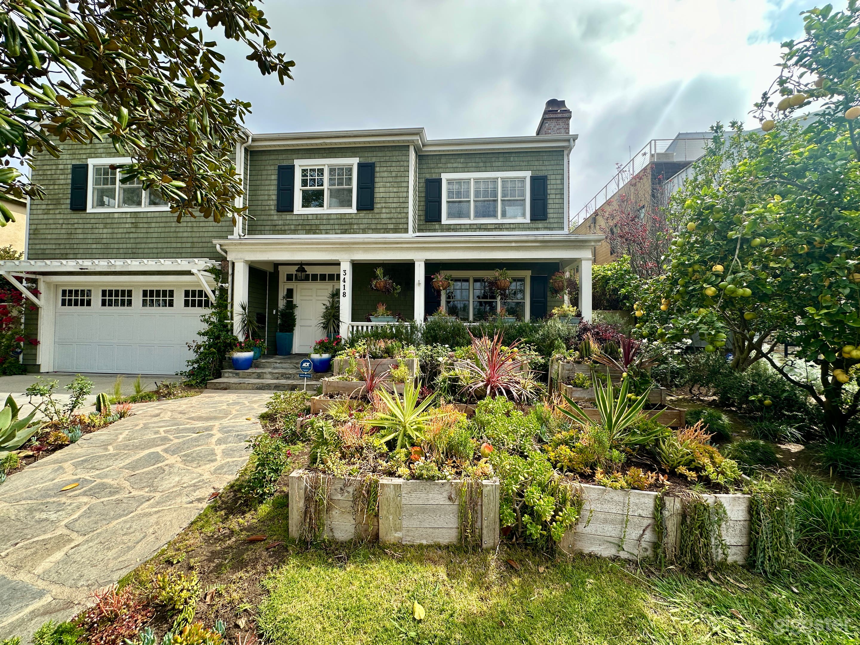 Cape Cod Comfort: Spacious Home & Ample Parking Photo 4