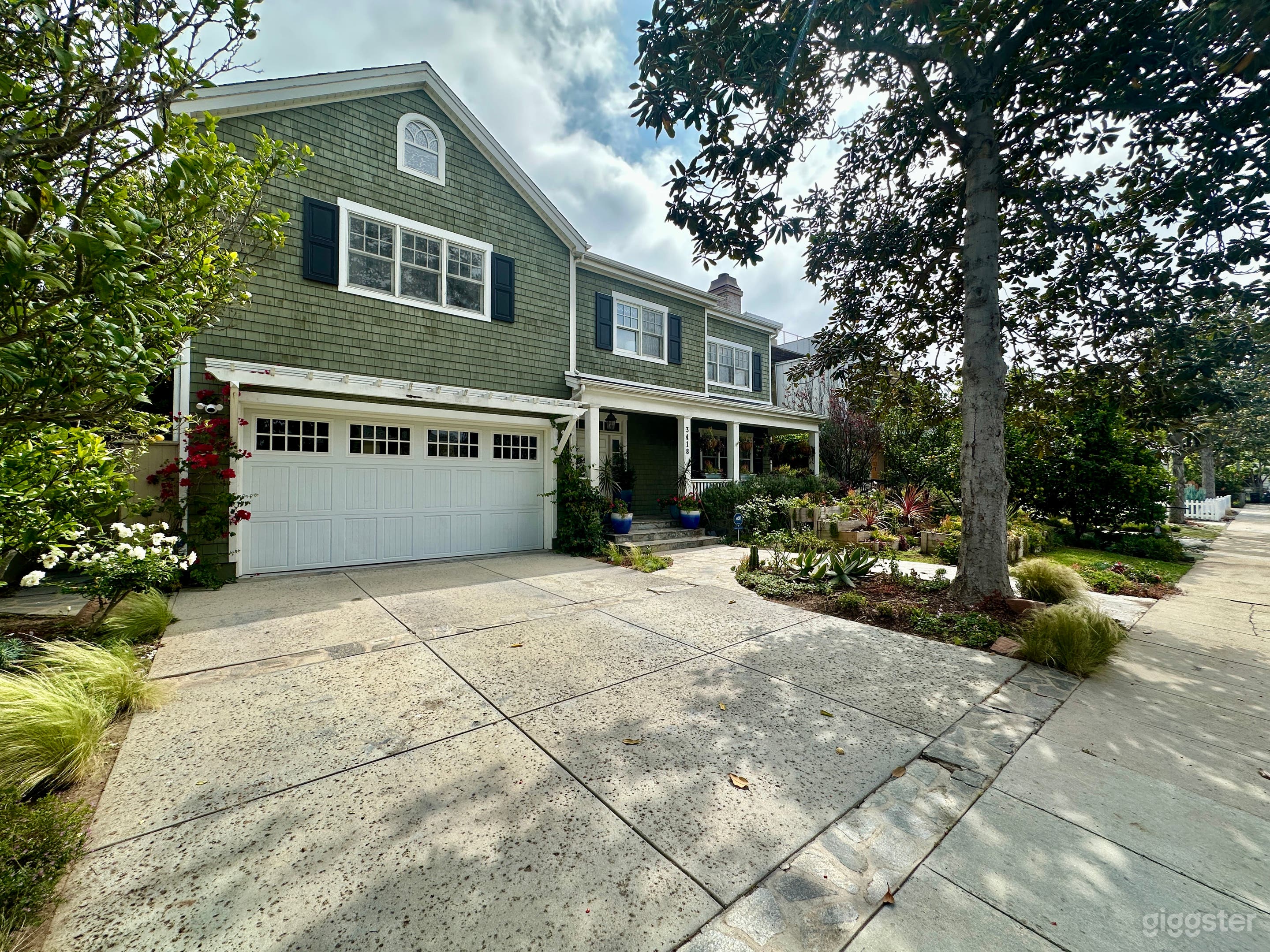 Cape Cod Comfort: Spacious Home & Ample Parking Photo 1