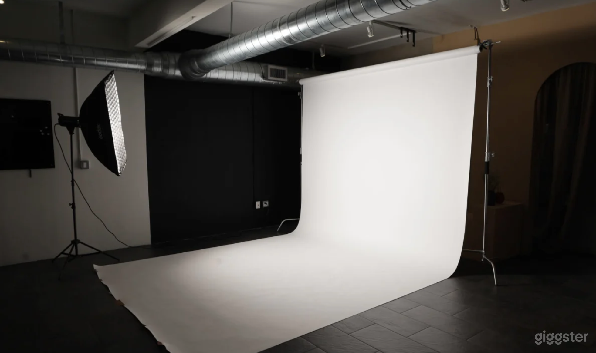 White seamless paper