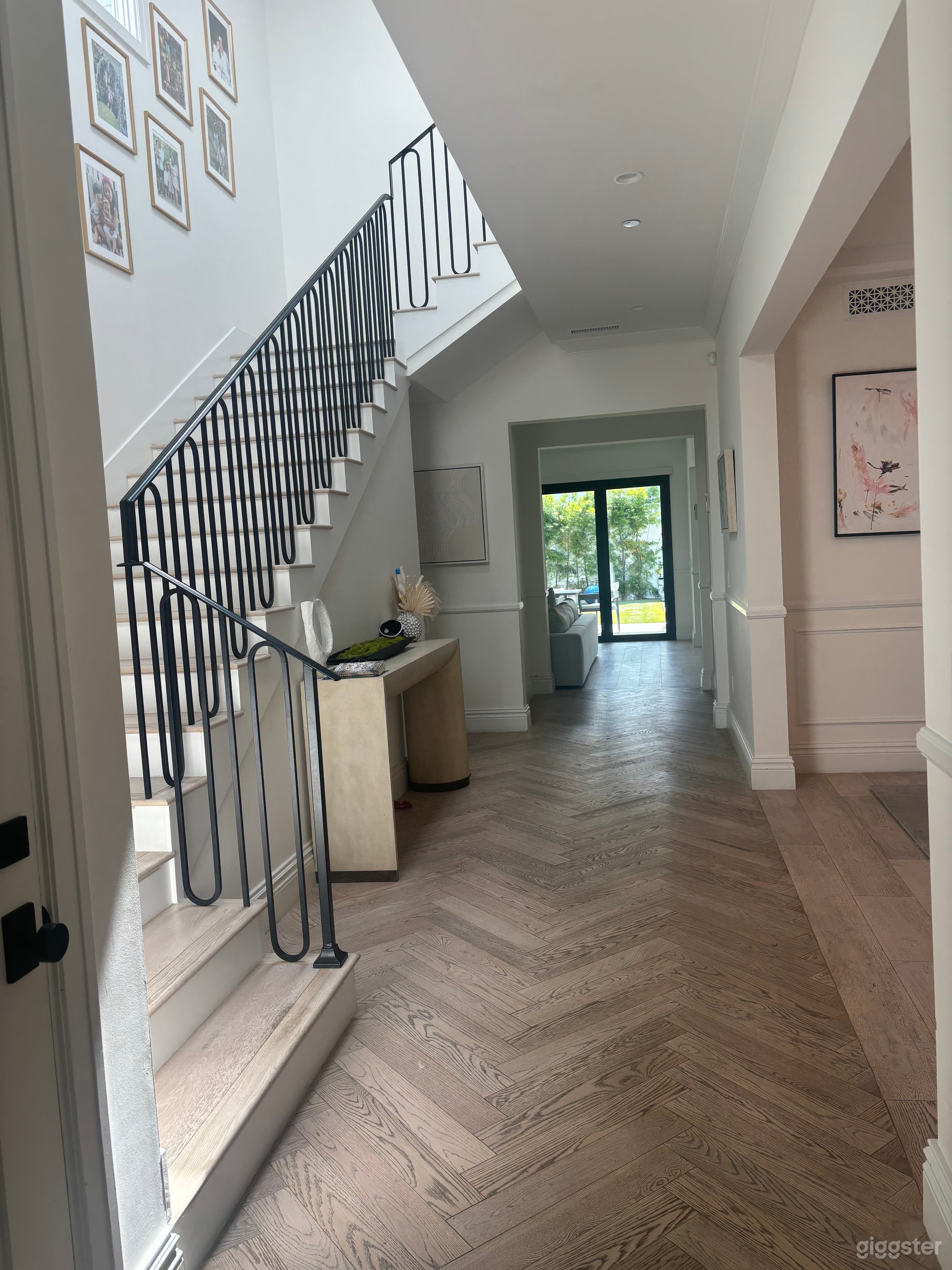 Modern bright cape cod family home with pool.  Photo 4