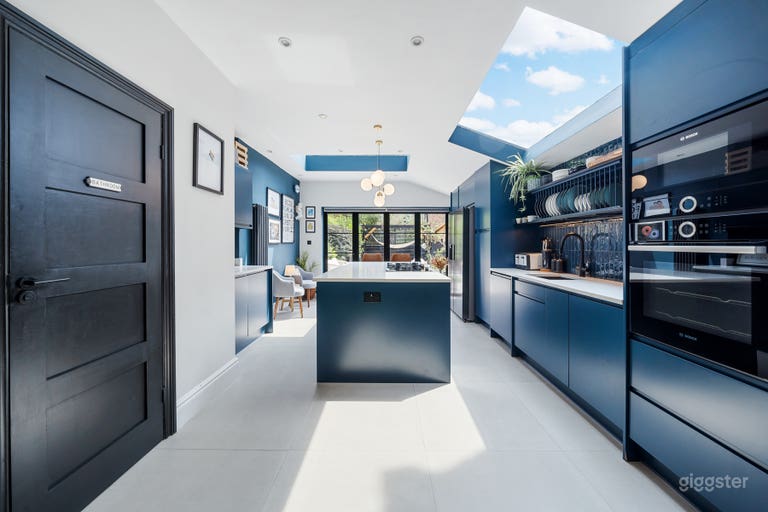  4 Bed, Modern, Stylish & Spacious Victorian Home 