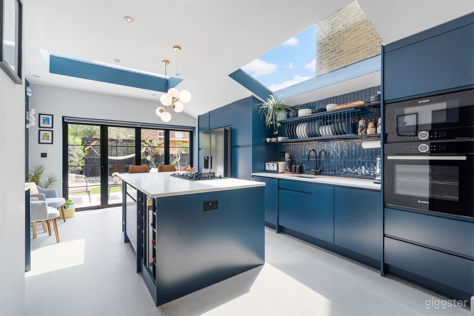 4 Bed, Modern, Stylish & Spacious Victorian Home Photo 2