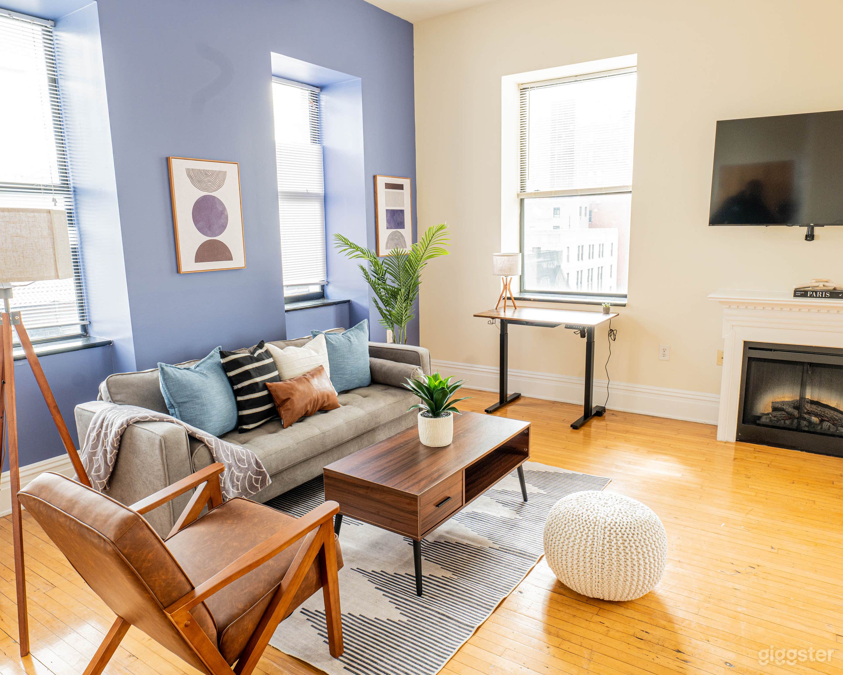 Modern Richmond Apartment with Natural Light Photo 1