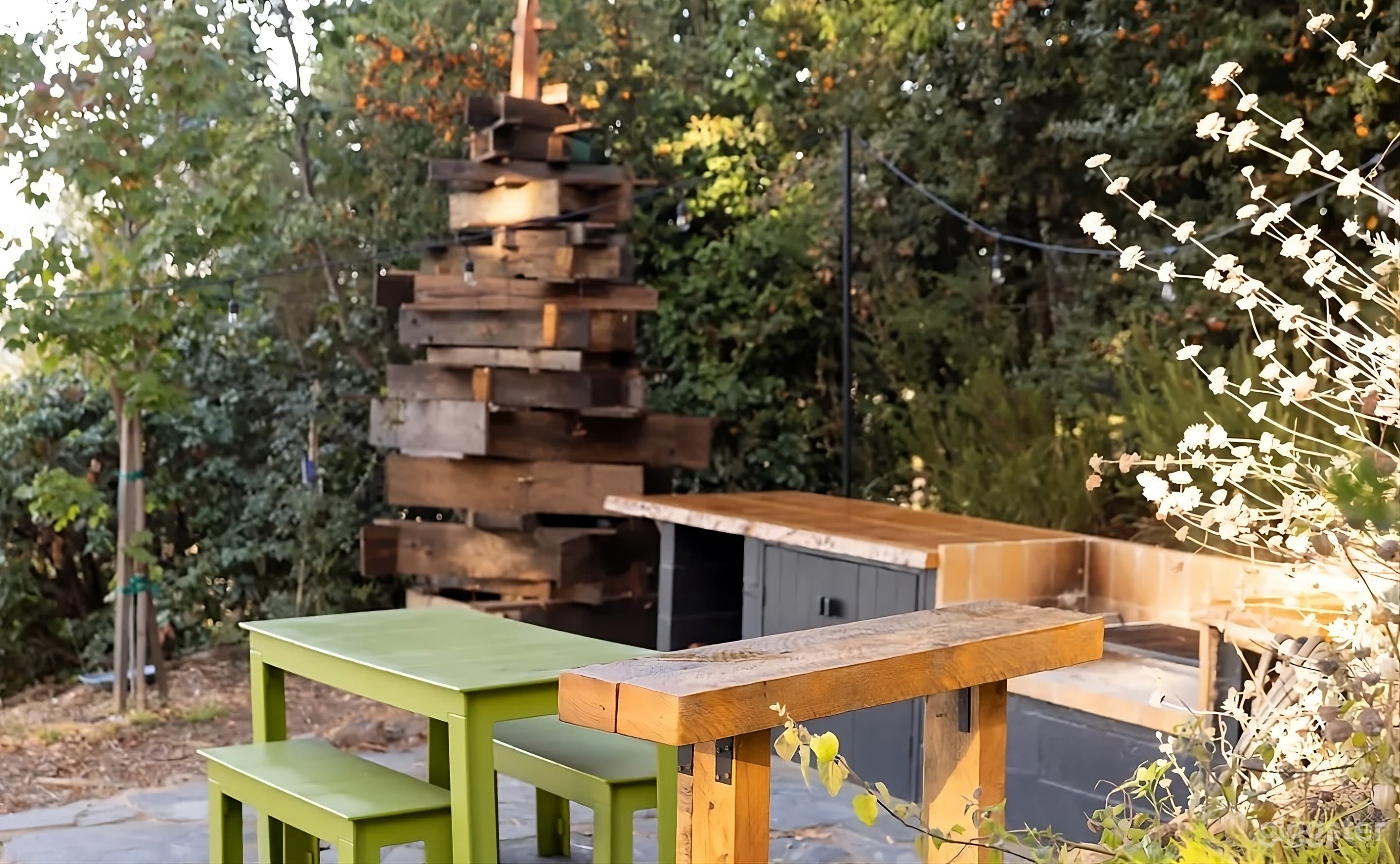 Enchanting Treehouse Backyard Photo 4