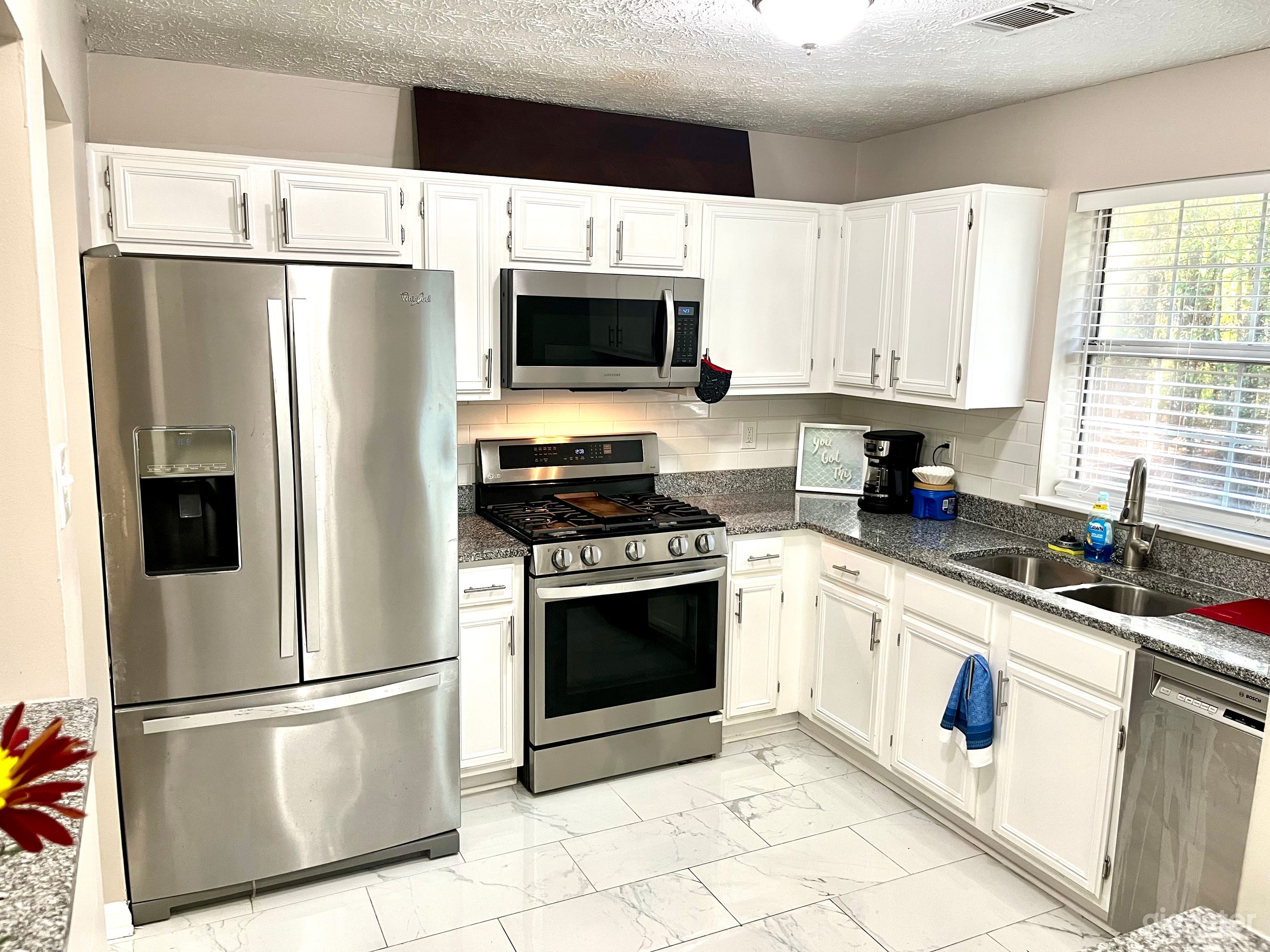 Kitchen with Balcony Next to ATL Airport Photo 1
