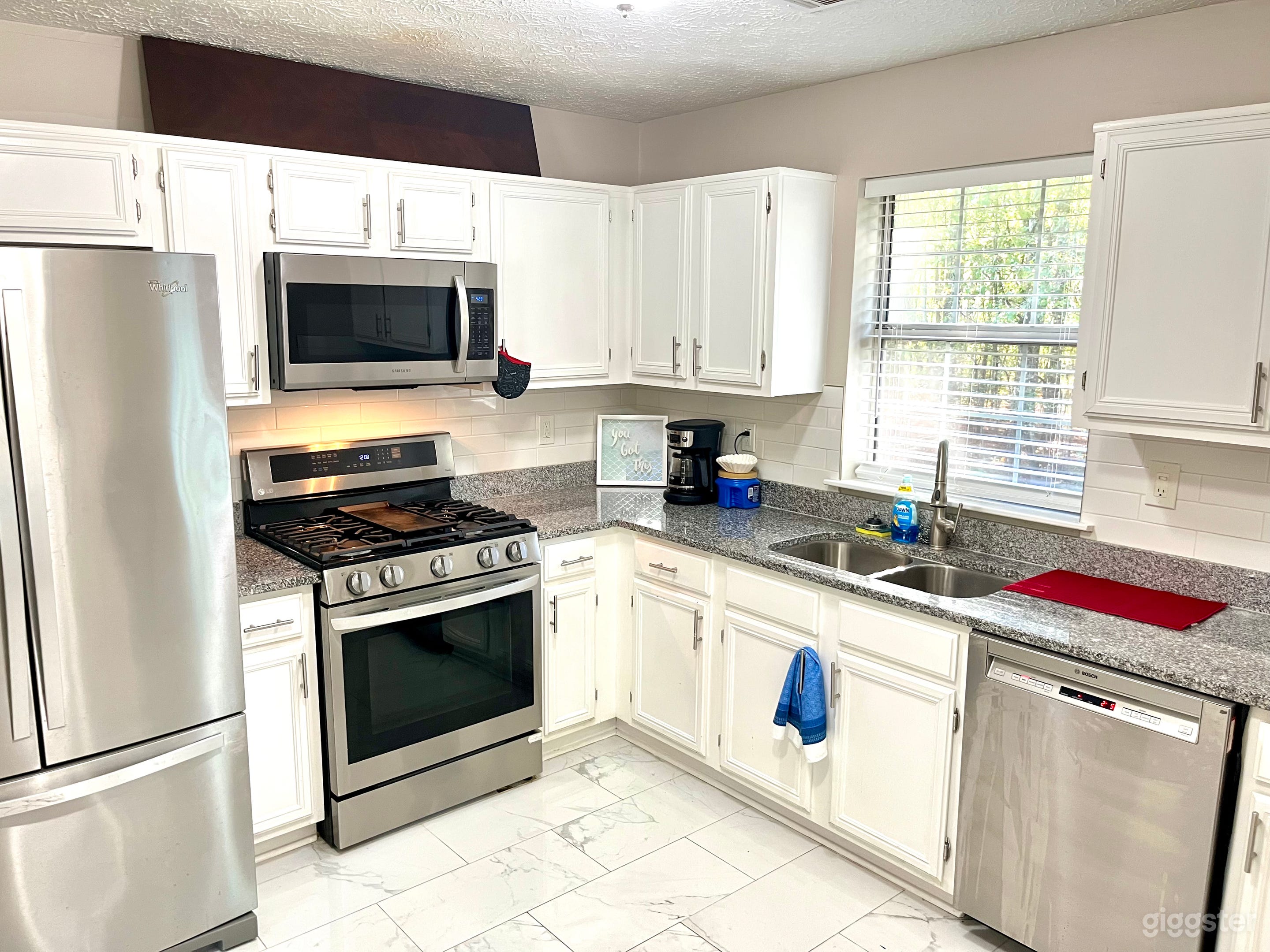 Kitchen with Balcony Next to ATL Airport Photo 2