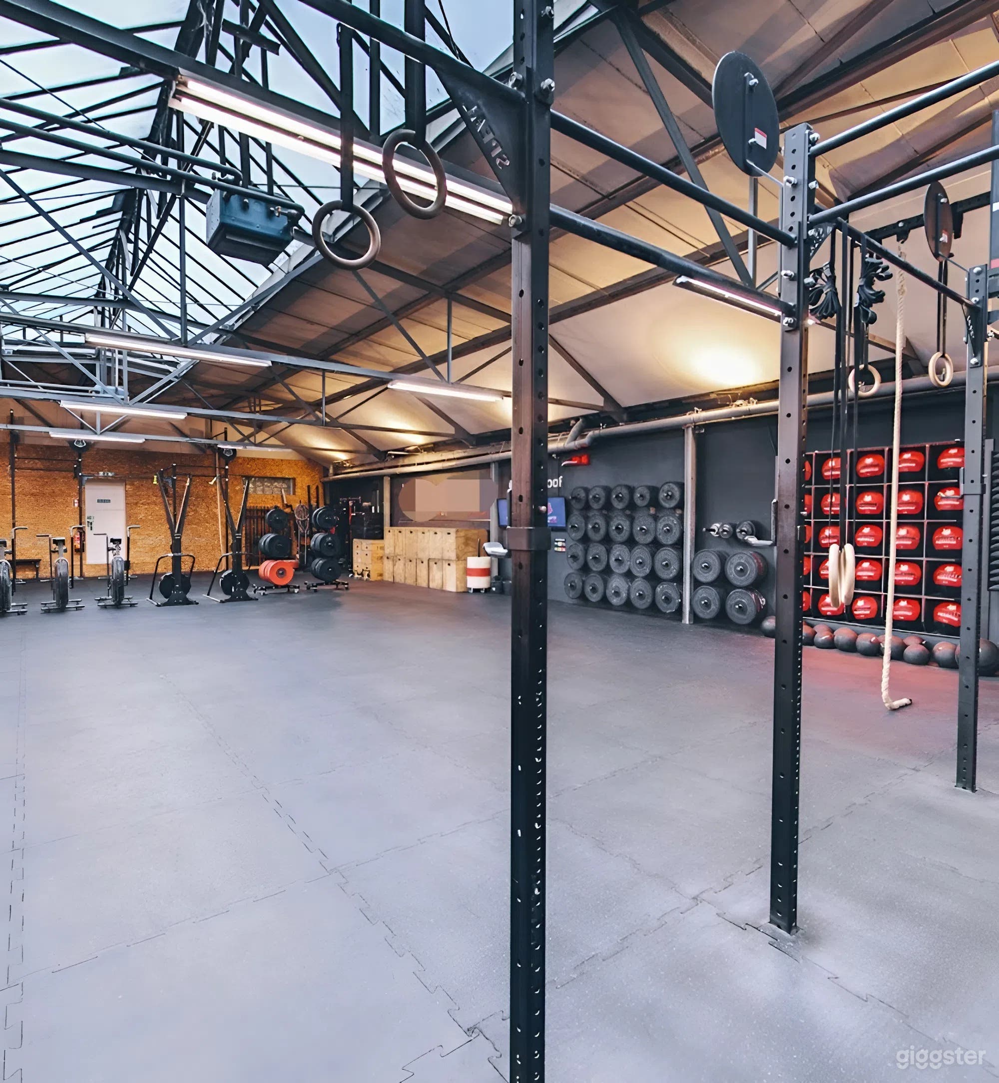Frankfurt CrossFit Box – Industrieller Fitnessstudio-Standort Foto 3