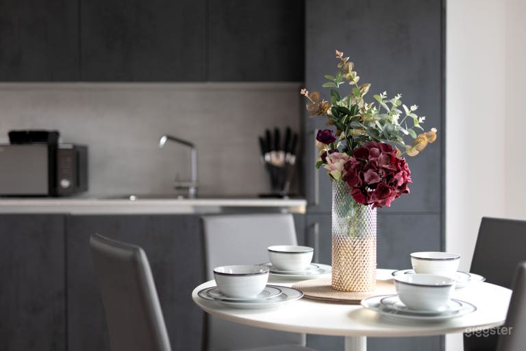  Sunlit Penthouse & Private Roof Terrace 