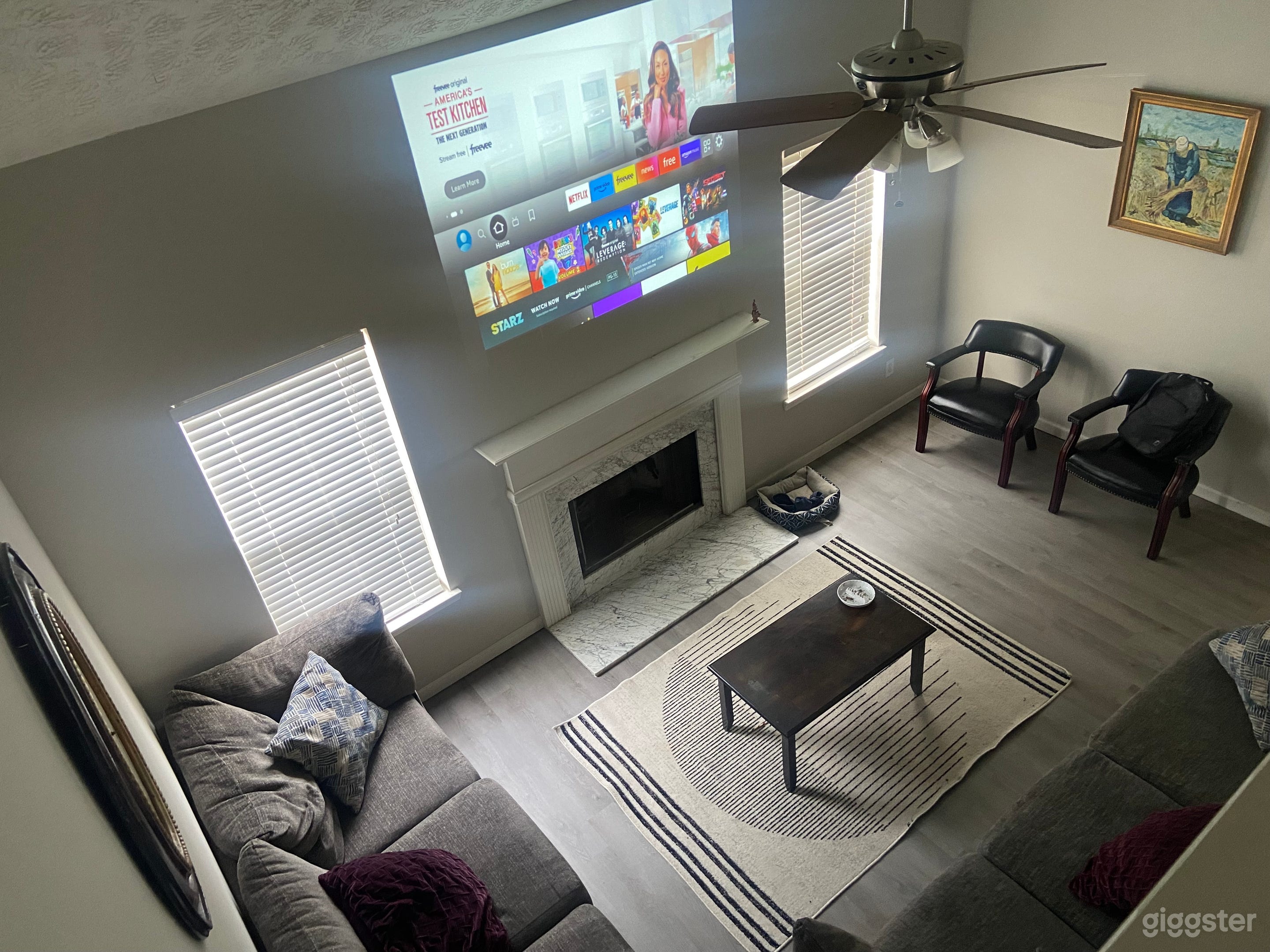 Spacious Penthouse w High Ceiling Photo 1