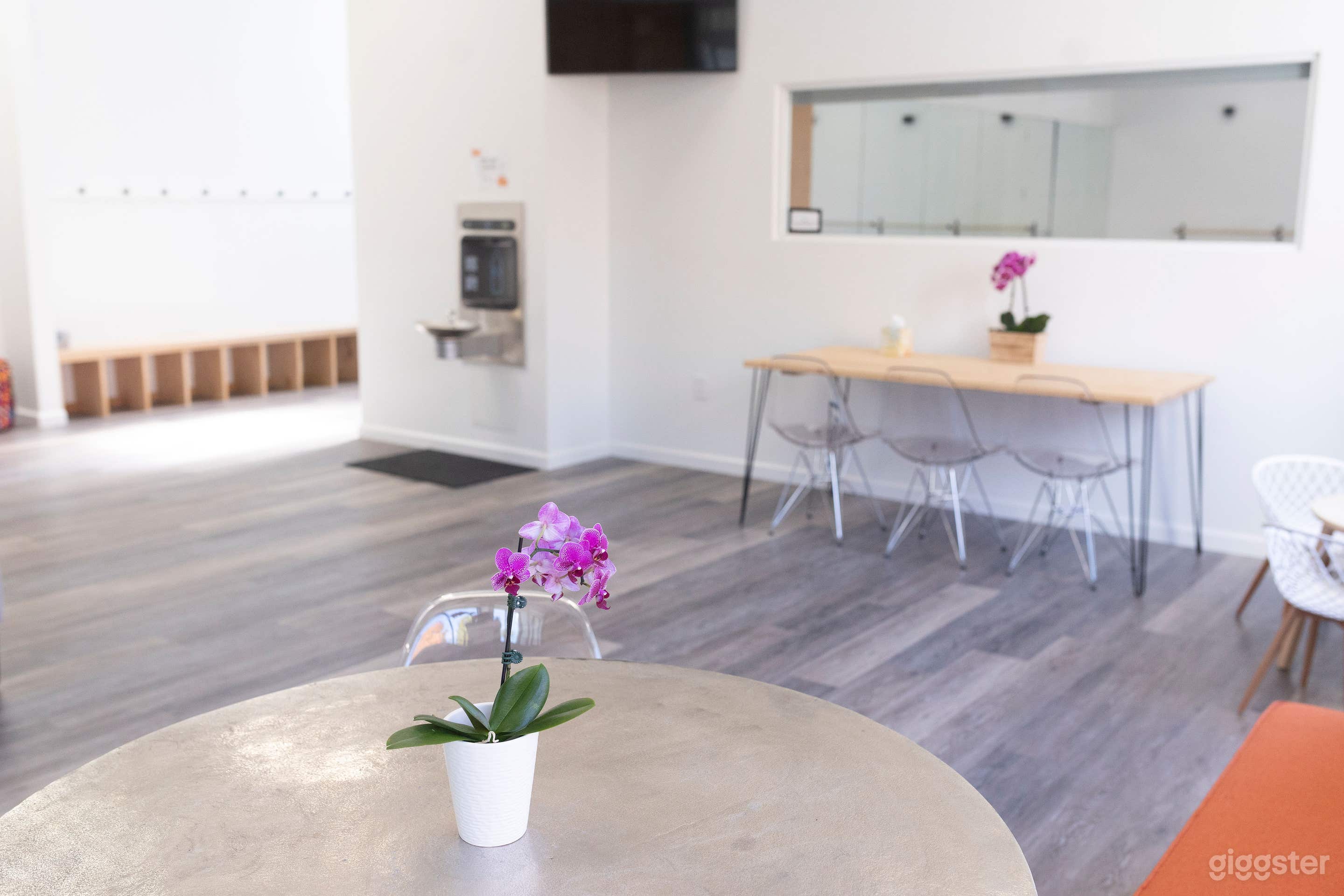 Upper Level Lounge Area