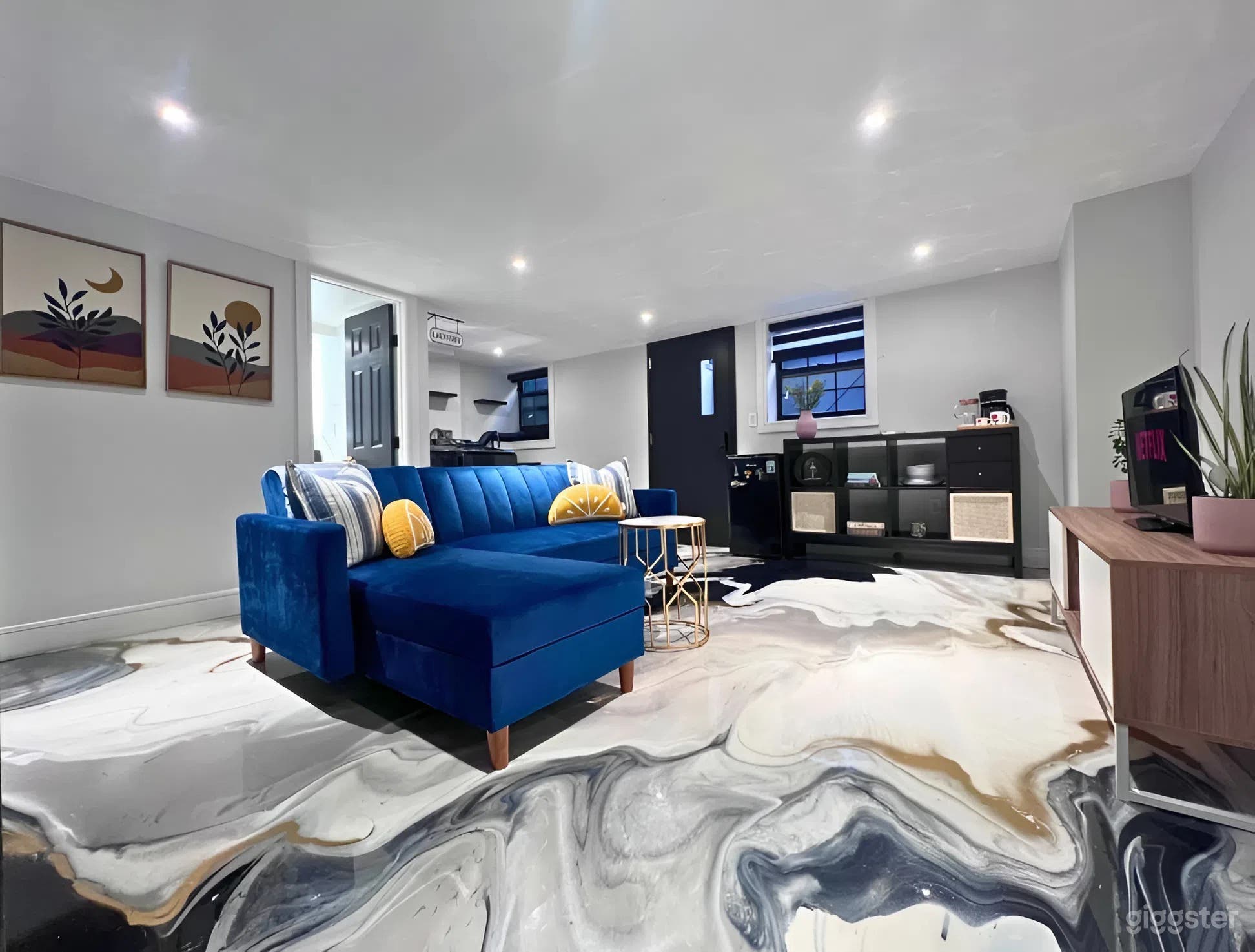 Multi Set, Sexy, Quiet Apartment Photo 2