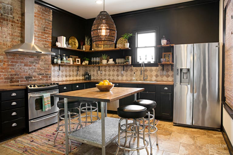  Antique-Filled Victorian with a Homey Nashville Feel 